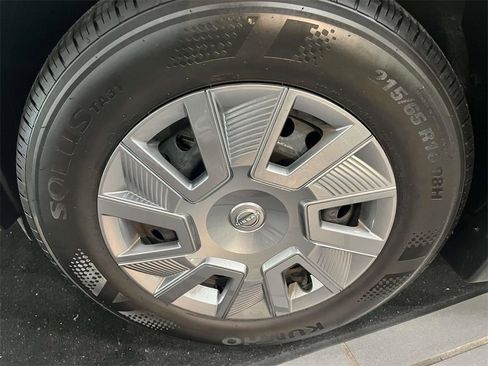 Used 2025 Nissan Kicks S w/ Charging Package image 10