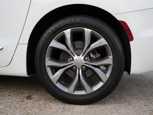 Used 2018 Chrysler Pacifica Limited w/ Tire & Wheel Group image 27