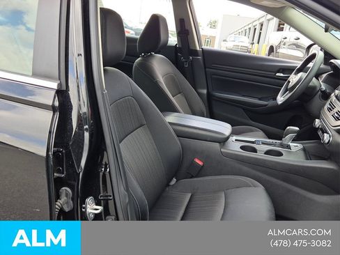 Used 2025 Nissan Altima 2.5 SV FWD image 14