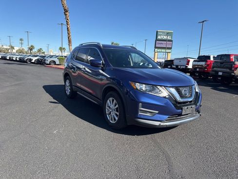 Used 2017 Nissan Rogue SV w/ Sun & Sound Touring Package image 4