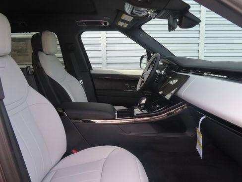 New 2024 Land Rover Range Rover Sport Dynamic SE image 3