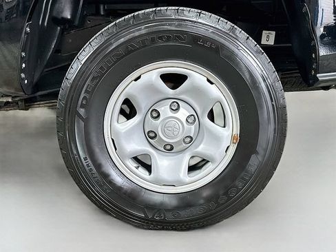 Used 2023 Toyota Tacoma SR AWD/4WD image 31