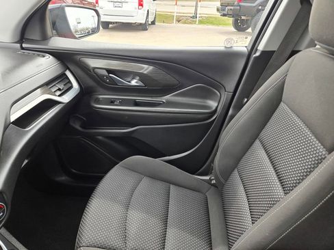 Certified 2023 GMC Terrain SLE w/ Driver Convenience Package image 13