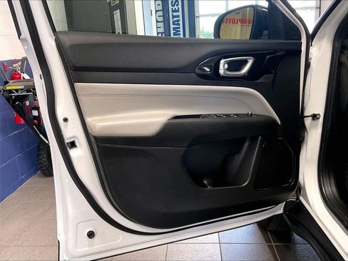 Used 2024 Jeep Compass Limited AWD/4WD image 9