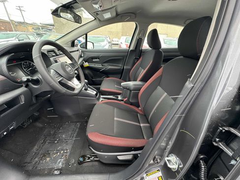 New 2025 Nissan Versa SR w/ Trunk Package image 23