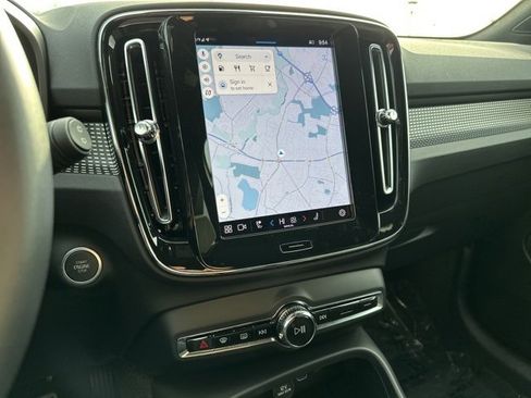 Certified 2025 Volvo XC40 B5 Plus image 22