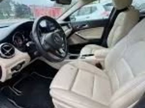 Used 2019 Mercedes-Benz GLA 250 4MATIC w/ Premium Package image 9