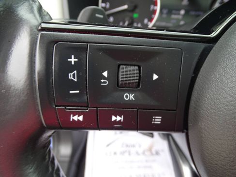 Used 2021 Nissan Rogue AWD SV w/ SV Premium Package image 18