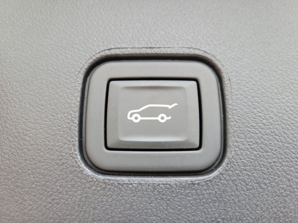 Used 2024 Cadillac Lyriq Sport w/ LPO, Floor Liner Package AWD/4WD image 9