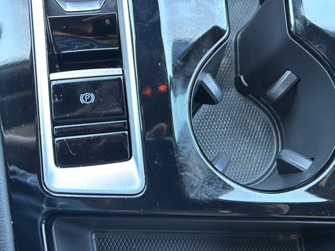 Used 2024 Volkswagen Atlas Cross Sport SE w/ Panoramic Sunroof Package FWD image 27