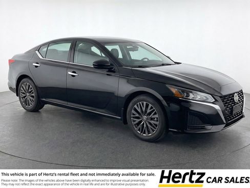 Used 2025 Nissan Altima 2.5 SV image 1