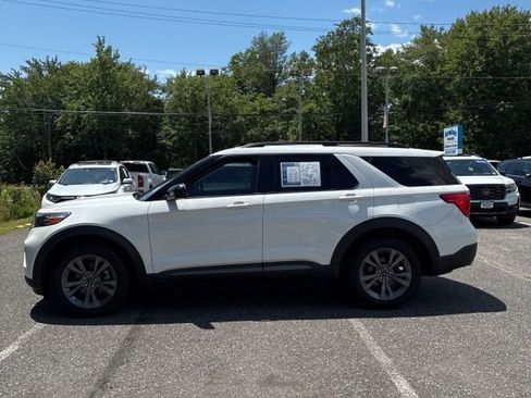 Used 2022 Ford Explorer XLT w/ Equipment Group 202A AWD/4WD image 3