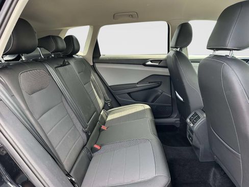 Certified 2023 Volkswagen Taos SE FWD image 11