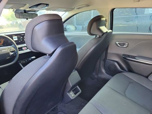 Used 2025 Kia K4 LXS image 26