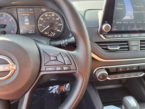 Used 2025 Nissan Altima 2.5 S image 12