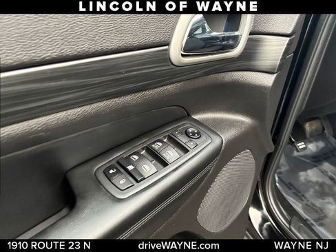 Used 2020 Jeep Grand Cherokee Laredo image 13