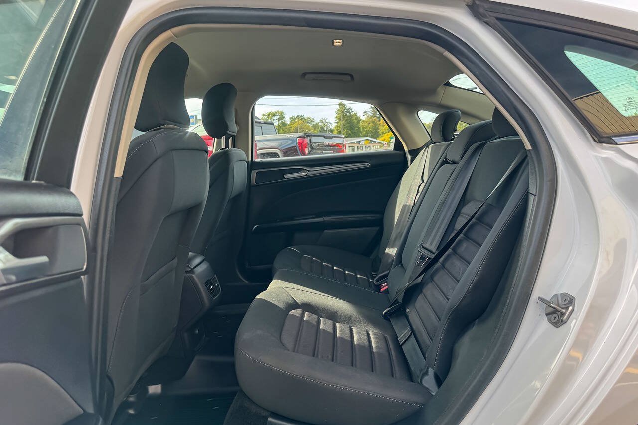 Used 2018 Ford Fusion SE FWD image 19