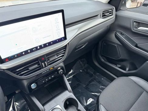 Certified 2025 Ford Escape SE image 23