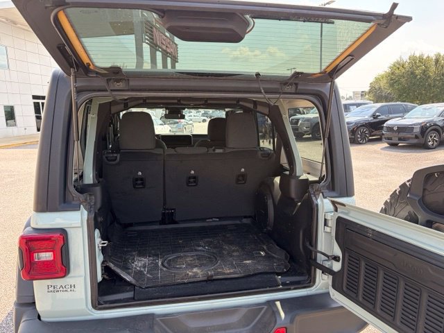 Used 2024 Jeep Wrangler Unlimited Rubicon w/ Technology Group AWD/4WD image 30