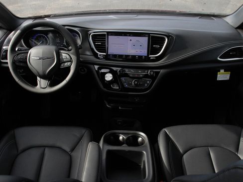 New 2026 Chrysler Pacifica Select image 2