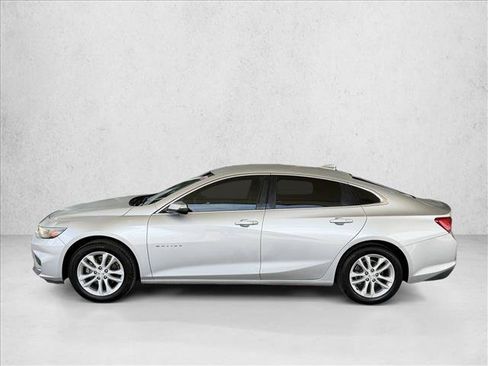 Used 2017 Chevrolet Malibu LT FWD image 2