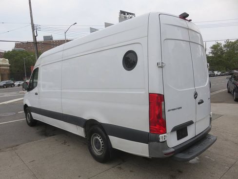 Used 2022 Mercedes-Benz Sprinter 2500 image 5