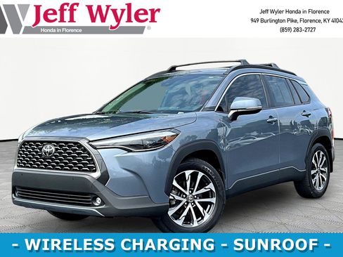 Used 2022 Toyota Corolla Cross XLE w/ Convenience Package AWD/4WD image 1