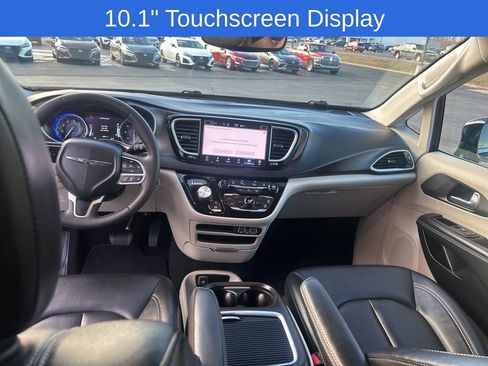 Used 2024 Chrysler Pacifica Touring-L image 14