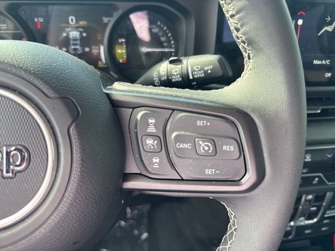 Used 2025 Jeep Wrangler Unlimited Sport S 4xe AWD/4WD image 19