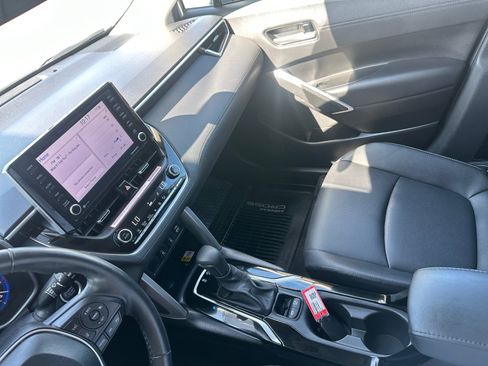 Used 2022 Toyota Corolla Cross XLE FWD image 22