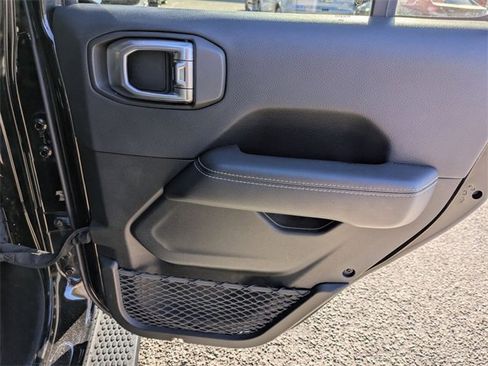 Used 2018 Jeep Wrangler Unlimited Sahara w/ Cold Weather Group image 34