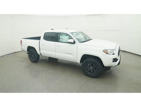 Used 2023 Toyota Tacoma SR5 w/ Technology Package RWD image 16