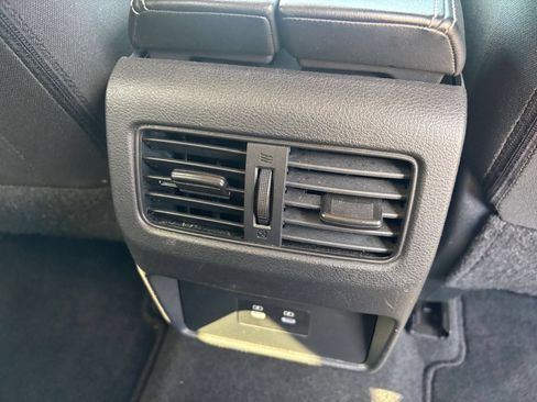 Used 2025 Nissan Rogue SV FWD image 24
