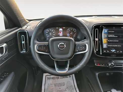 Used 2022 Volvo XC40 T5 R-Design w/ Advanced Package image 12