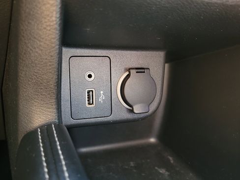 Used 2018 Nissan Kicks SV FWD image 28