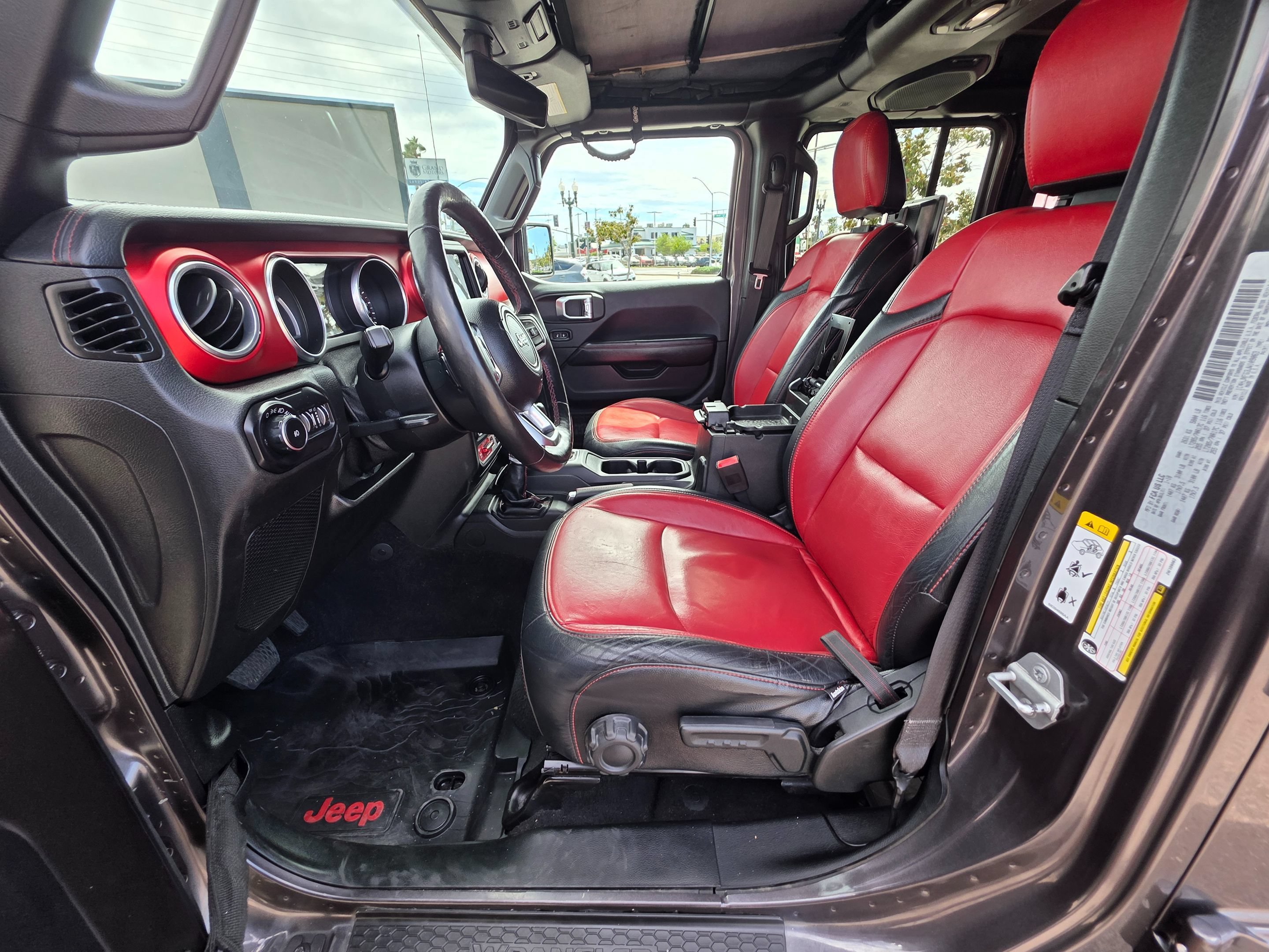 Used 2018 Jeep Wrangler Unlimited Rubicon w/ Dual Top Group AWD/4WD image 19