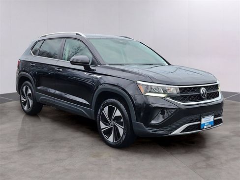 Used 2024 Volkswagen Taos SE image 3