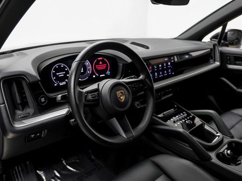 Used 2024 Porsche Cayenne AWD/4WD image 9