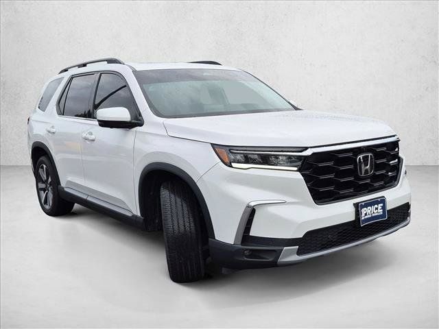 Used 2025 Honda Pilot Elite image 3