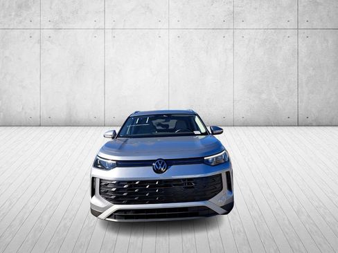 New 2026 Volkswagen Tiguan SE image 2