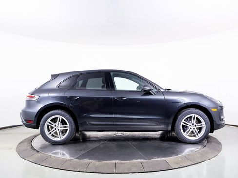 Certified 2025 Porsche Macan AWD/4WD image 28