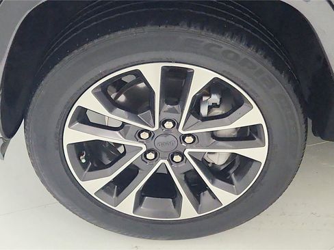 Used 2022 Jeep Grand Cherokee Overland w/ Luxury Tech Group IV image 17