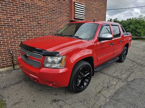 Used 2010 Chevrolet Avalanche LT w/ Regional Value Package AWD/4WD image 2