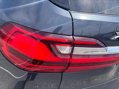 Used 2022 BMW X7 xDrive40i w/ M Sport Package AWD/4WD image 29