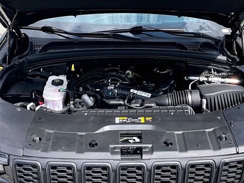 Used 2023 Jeep Grand Cherokee Altitude AWD/4WD image 11