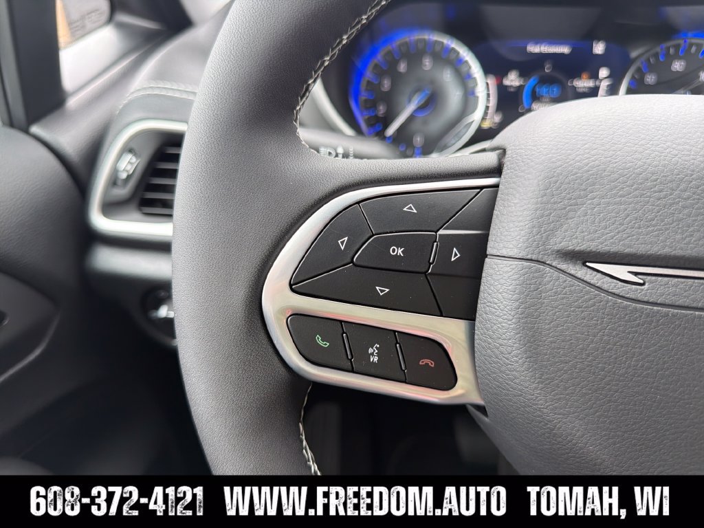New 2027 Chrysler Pacifica Select AWD/4WD image 16