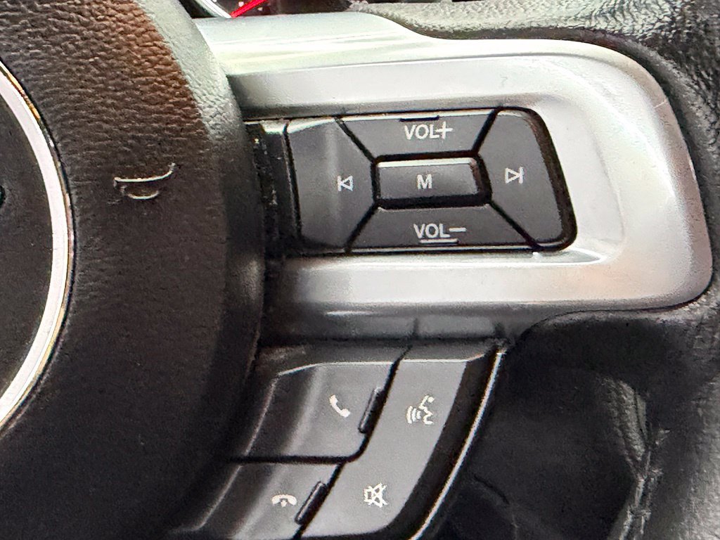 Used 2015 Ford Mustang Coupe RWD image 28