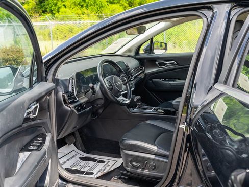 Used 2025 Kia Sportage EX FWD image 16