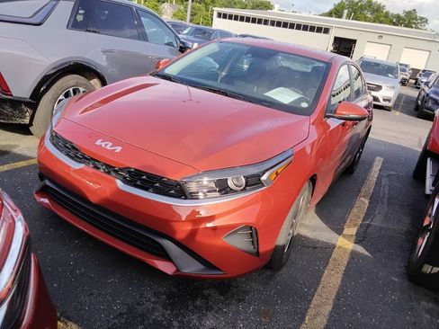 Used 2023 Kia Forte LXS w/ LXS Technology Package FWD image 3