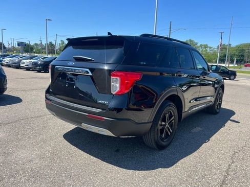 Certified 2024 Ford Explorer XLT w/ Equipment Group 202A AWD/4WD image 3